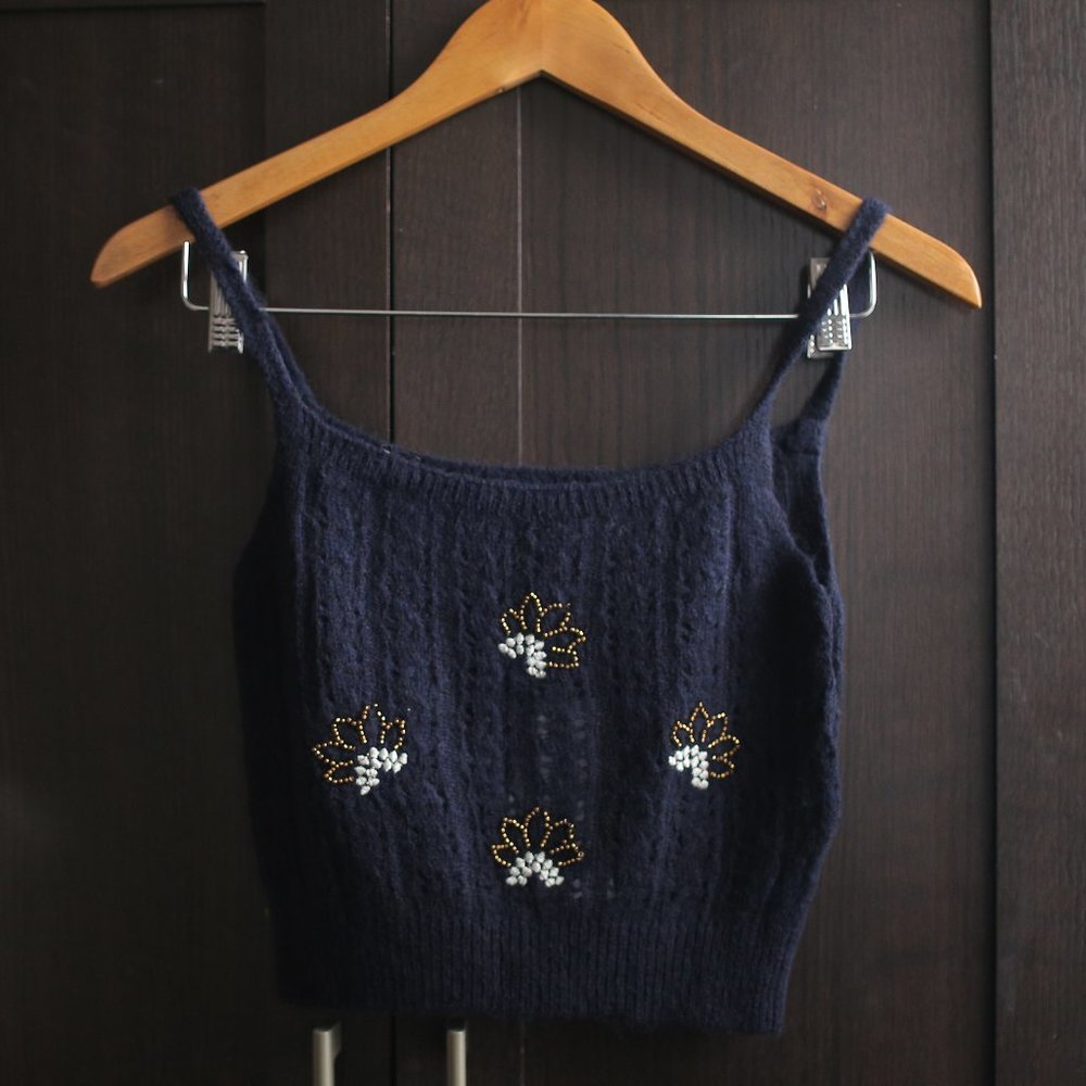 NWT BEADED EMBROIDERED WOOL BLEND KNIT NAVY TOP.